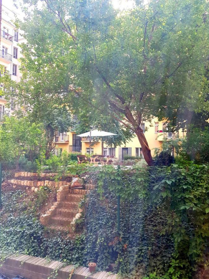 Stylish Apartment A Few Steps From Metro Прага Екстериор снимка