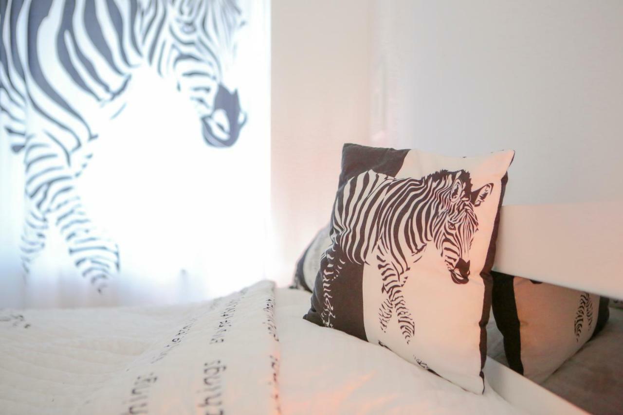 Stylish Apartment A Few Steps From Metro Прага Екстериор снимка